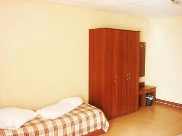 Фото номера Кровать в общем номере с 4 кроватями Отель Corona Hotel г. Караганда 2