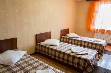 Фото номера Бюджетный трехместный номер Отель Corona Hotel г. Караганда 6
