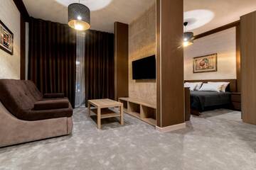 Фото номера Люкс с 2 спальнями Отель LaCasa Hotel г. Караганда 3