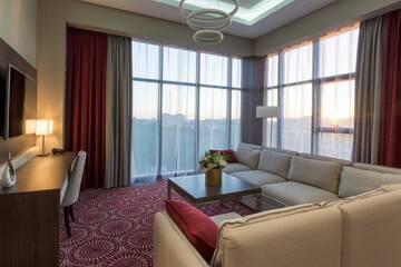 Фото номера Улучшенный люкс Отель Hotel Senator г. Караганда 3