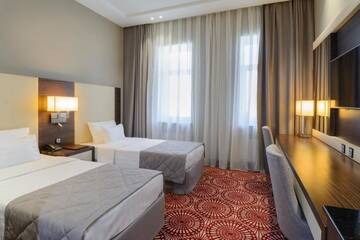 Фото номера Двухместный номер Делюкс с 2 отдельными кроватями Отель Hotel Senator г. Караганда 2