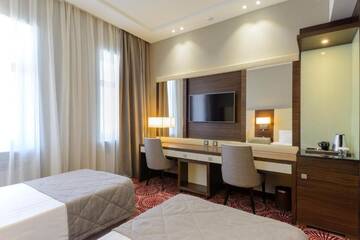 Фото номера Двухместный номер Делюкс с 2 отдельными кроватями Отель Hotel Senator г. Караганда 4