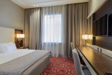 Фото номера Двухместный номер Делюкс с 1 кроватью Отель Hotel Senator г. Караганда 3
