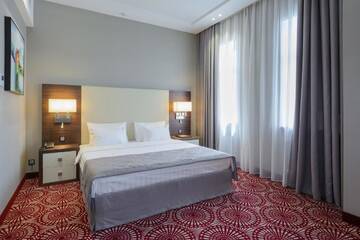 Фото номера Улучшенный двухместный номер Делюкс с 1 кроватью Отель Hotel Senator г. Караганда 4